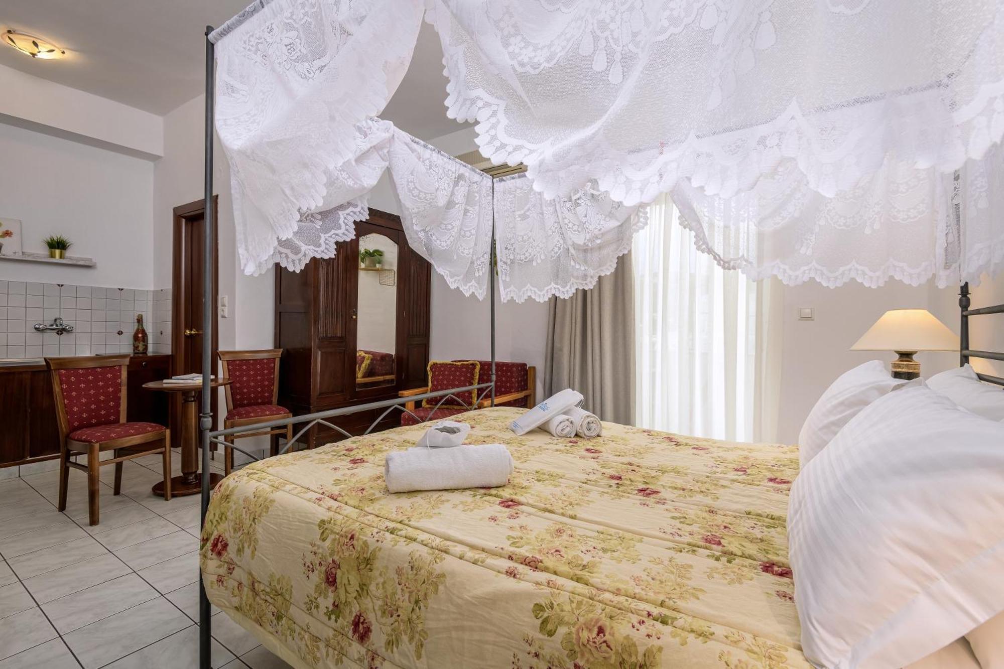 Grikos Hotel Pátmos Екстериор снимка